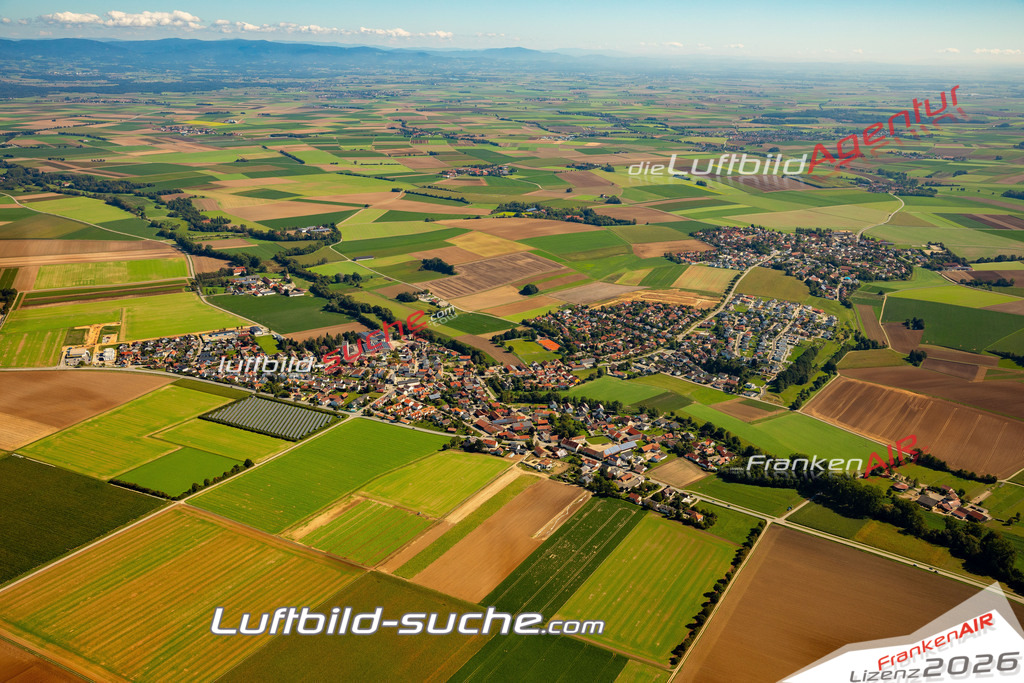 Das Luftbild zeigt :  Salching - Die Luftaufnahme wurde 2023 vom UL-Flugzeug aus erstellt ( keine Drohne ) - Hochauflösende Luftaufnahme - Für grossformatige Ausdrucke geeignet. Die Geschenkidee !Mit Lizenz und Bildrechte bestellbar