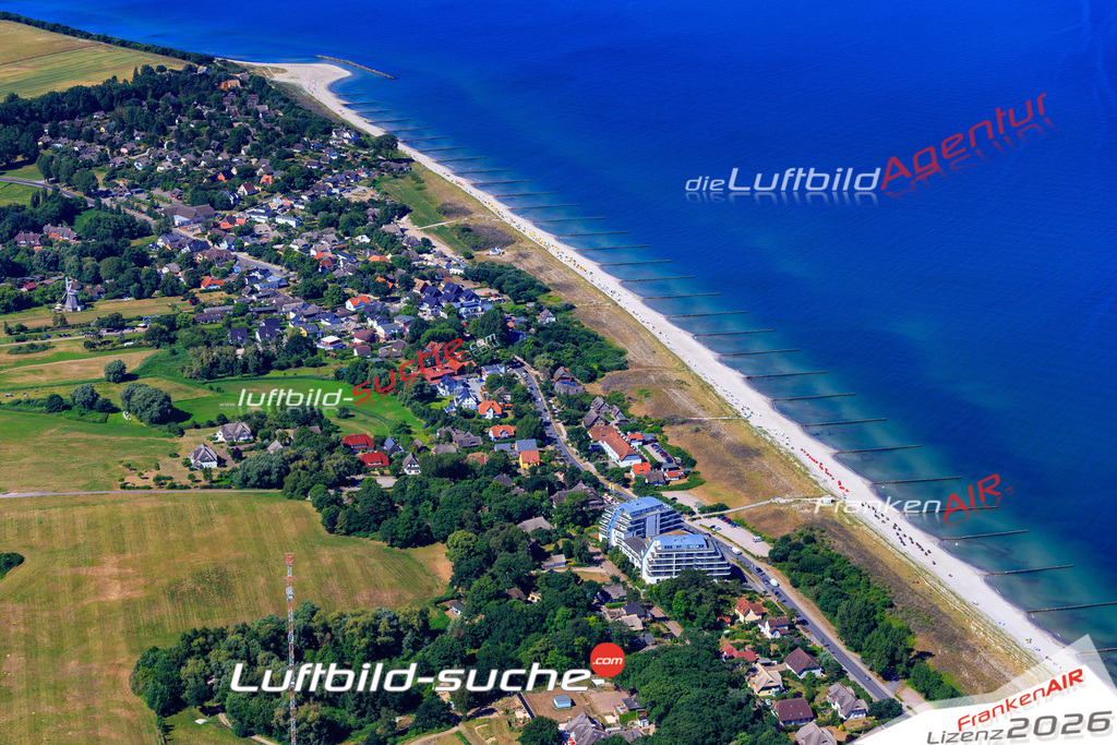 Die Luftbildaufnahme Ostseebad - Ahrenshoop wurde 2018 mittels Flugzeug (keine Drohne) erstellt. Perfekte Schärfe und Druck- Auflösung- Garantiert!