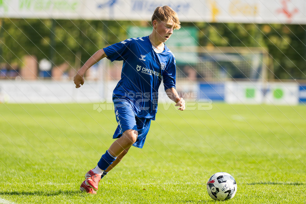 20250920_Picselweb-Fotografie_1R3_0910 | JFV D/A &amp; Stade - VfB Oldenburg0:1 VfB no70:2 VfB no70:3 VfB JFV Eigentor0:4 VfB no70:5 VfB no71:5 JFV no3 Jaric Jimenez-Voss2:5 JFV no9 Janko Sylvester3:5 JFV no16 Damian Elias Mihro Burekovic - Realisiert mit Pictrs.com