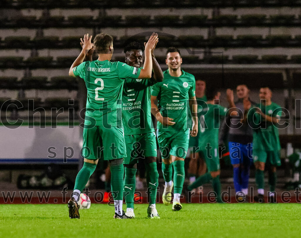 2023-09-01_090_SC_Baldham-Vaterstetten_gegen_TSV_1877_Ebersberg | Vaterstetten, Deutschland, 01.09.2023:
Fußball, Kreisliga 2023 / 2024, 3. Spieltag, SC Baldham-Vaterstetten gegen TSV 1877 Ebersberg, Ergebnis: 1:2

Jonas Häußler (TSV 1877 Ebersberg, #2), Lusilawo Kisungu (TSV 1877 Ebersberg, #12)

Foto: Christian Riedel / fotografie-riedel.net