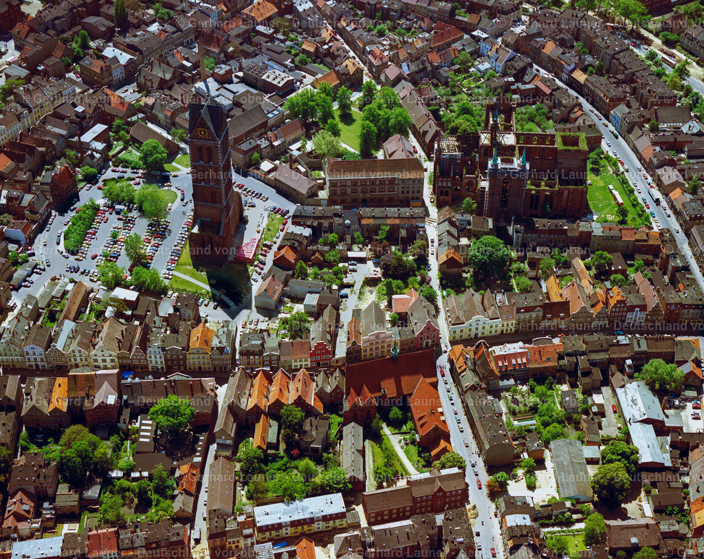 9400306 | Online-Shop für Luftbilder aus Deutschland. Seit über 45 Jahren baut Gerhard Launer das Luftbildarchiv mit unterschiedlichsten Themen stetig weiter aus.