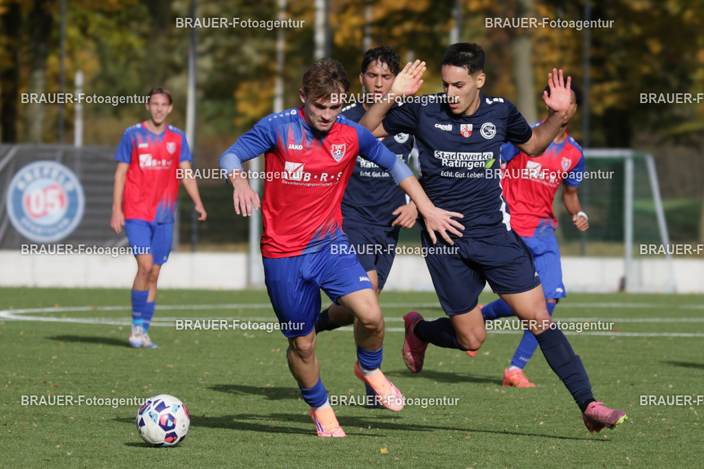 02.11.2025: A-Jugend-Niederrheinliga KFC Uerdingen - RSV Ratingen | Krefeld, Deutschland, 02.11.2025: Bartlomiej Gondek(KFC Uerdingen) im Kampf um den Ball während des A-Jugend Niederrheinliga Spiels zwischen KFC Uerdingen  - RSV Ratingen am 02.11. 2025 am Löschenhofweg in Krefeld, Deutschland. (Foto Ralph Görtz / Brauer-Fotoagentur)