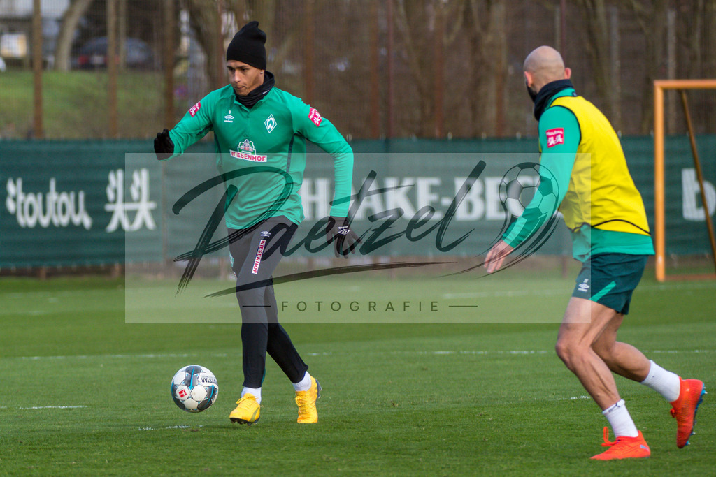 20200218_TRASVW_0086 | Fussball, Herren: Davie Selke (Werder Bremen) in Aktion, am Ball, Einzelaktion waehrend der Trainingseinheit des SV Werder Bremen auf dem wohninvest Weserstadion Trainingsplatz am 18.02.2020 in Bremen, Deutschland. - Realisiert mit Pictrs.com