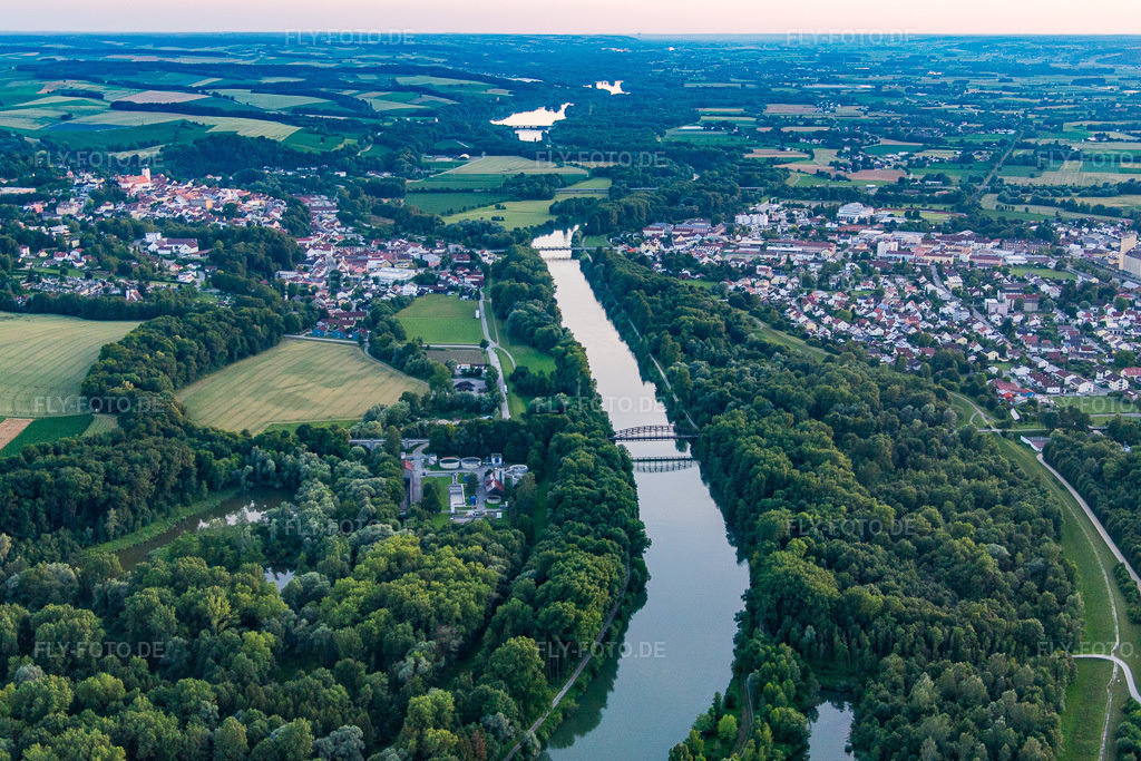 Luftbild: Bockertbahnbrücke über die Isar in Landau an der Isar im Bundesland Bayern in Deutschland. Foto: IMG_090402.jpg vom 01.07.2016 durch Werner Riehm/FLY-FOTO.de