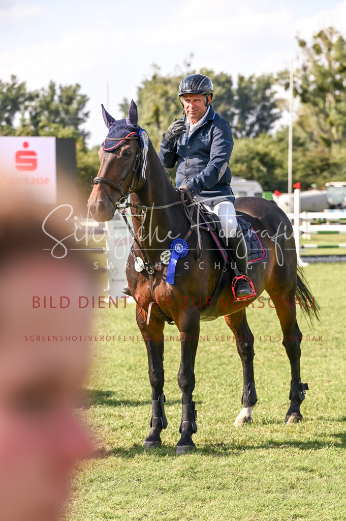 Schugtsche-Düren.2024-10.Springprf.M_-87 | Schugtsche Fotografie - Realisiert mit Pictrs.com