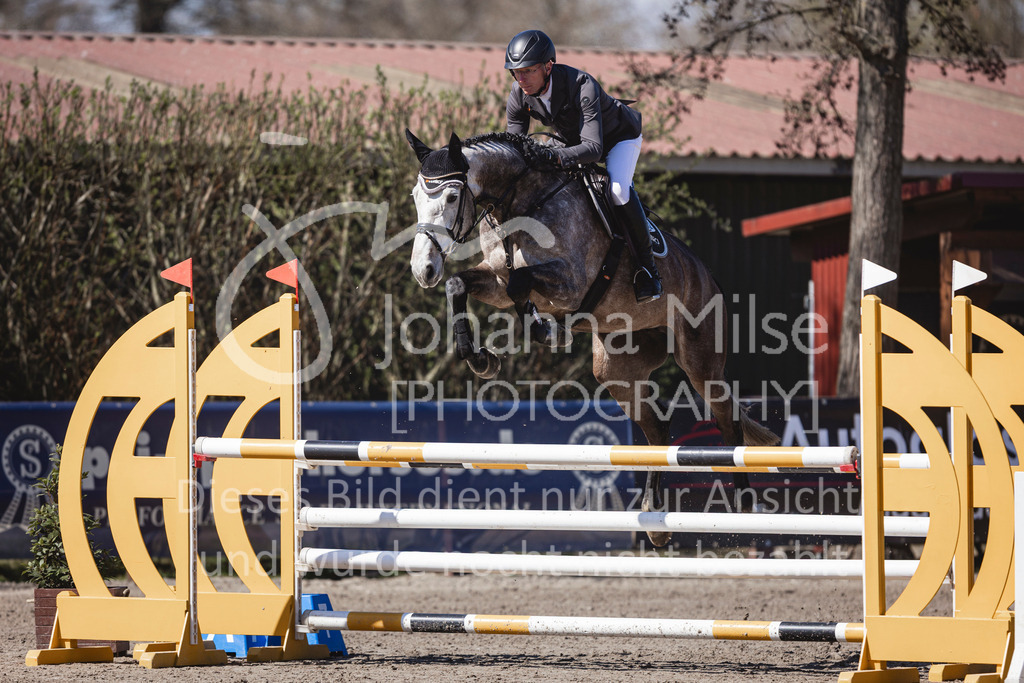 250408_Mühlen_SprPf-L-323 | Deine schönsten Turniermomente als professionelle Fotos! Entdecke hochwertige Pferdesport-Fotografie im Online-Shop. Jetzt Fotos finden & bestellen!
