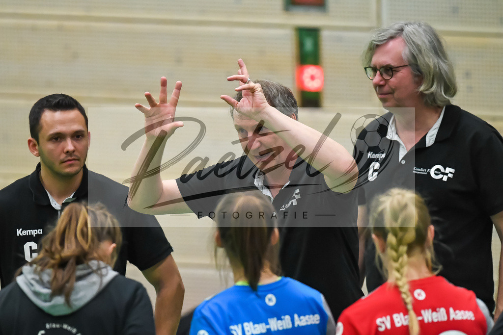 VCOBWA20211106_109 | Volleyball, Frauen:   bei dem Spiel der 3. Liga West zwischen VC Osnabrueck und SV BW Aasee in der Schlosswallhalle am 06.11.2021 in Osnabrueck, Deutschland. - Realisiert mit Pictrs.com