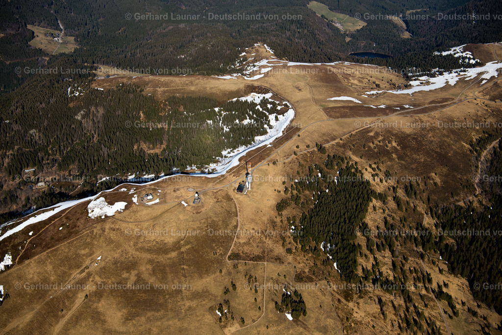 4023902 | FELDBERG (SCHWARZWALD) 15.04.2020 Schneereste Landschaft am Feldberg (Schwarzwald) im Bundesland Baden-Württemberg, Deutschland. // Wintry snowy at Feldberg (Schwarzwald) in the state Baden-Wurttemberg, Germany. Foto: Gerhard Launer