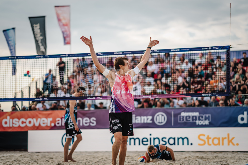 Beachvolleyball | Männer | German Beach Tour 2024 | Tourstop Düsseldorf | 18.05.2024 | Peter Wolf jubelt nach einem erfolgreichen Block