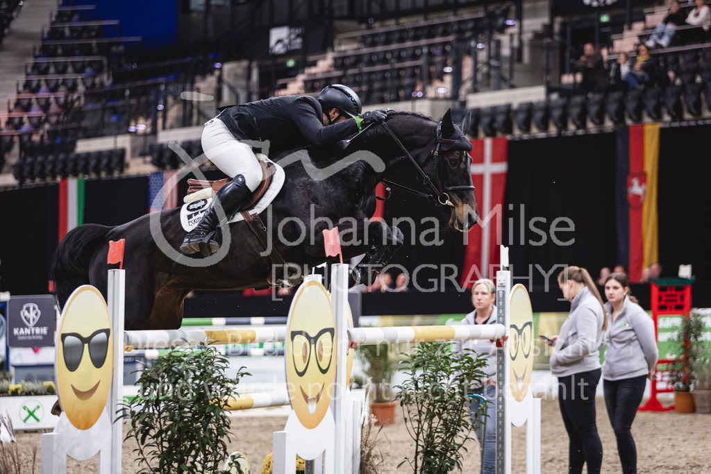 241103_Oldenburg_FinaleYoungster-634 | Deine schönsten Turniermomente als professionelle Fotos! Entdecke hochwertige Pferdesport-Fotografie im Online-Shop. Jetzt Fotos finden & bestellen!