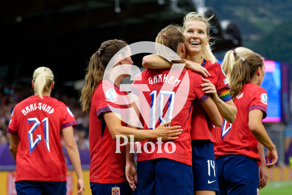 Norway v Finland - UEFA Women's EURO 2025 Group A | SION, SWITZERLAND - JULY 6: Caroline Graham Hansen of Norway (L) celebrates after scoring her team's second goal with teammates Ada Hegerberg of Norway (R)  during the UEFA Womens EURO 2025 Group A match between Norway and Finland at Stade de Tourbillon on July 6, 2025 in Sion, Switzerland. (Photo by Giuseppe Velletri/Sports Press Photo/Getty Images)