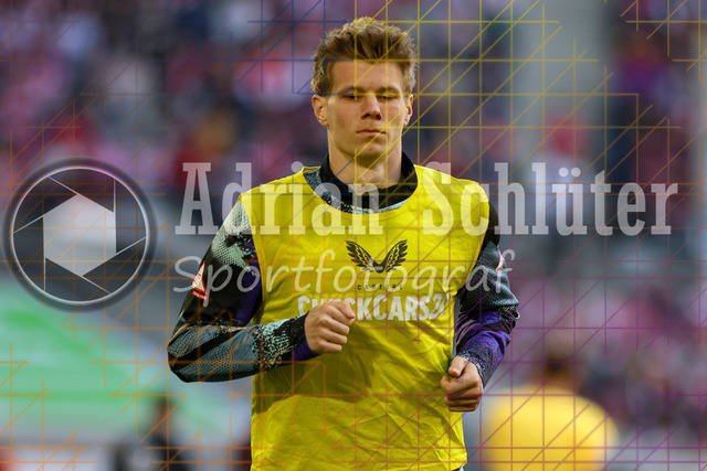 22.03.2026, GER, Fussball, Herren, 2. BL, Saison 2025/2026, Fortuna Düsseldorf - Hertha BSC Berlin | Jan-Luca Schuler (Hertha) wärmt sich auf