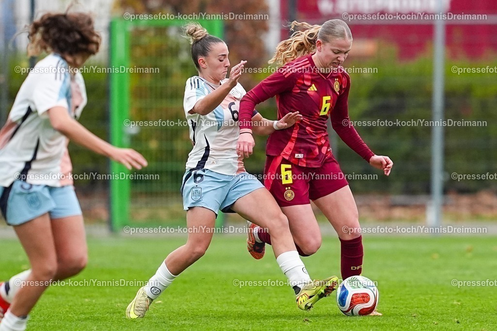 xYDRx02122501007 | 02.11.2025, xydrx, Fußball, Länderspiel, EM-Qualifikation U19-Frauen, Deutschland - Spanien, Sportschule Wedau: Irune Dorado (ESP #6) im Zweikampf gegen Marie Gmeineder (GER #6)DFB regulations prohibit any use of photographs as image sequences and or quasi-video.Photo: xYannisxDreimannxPressefotoKochx