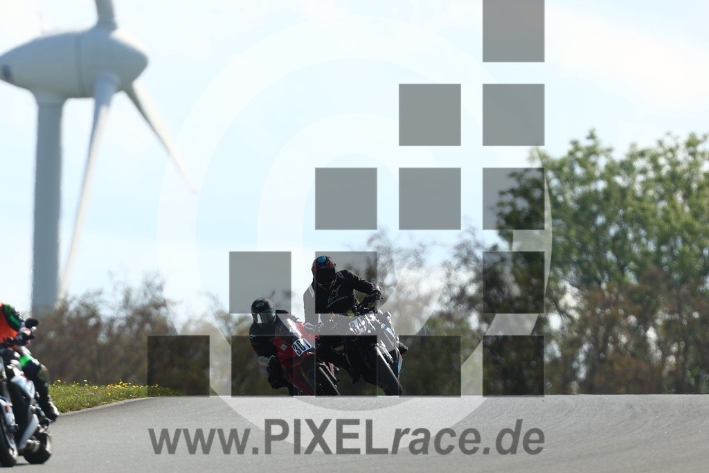 0301-20260908_04527 | Schöne Erinnerungen an spannende Momente - das festzuhalten ist unser Job. PIXELrace.de ist seit 2003 auf den Rennstrecken Europas unterwegs um die Action draußen beim Fahren und die wunderbare Stimmung imm Fahrerlager für euch einzufangen.