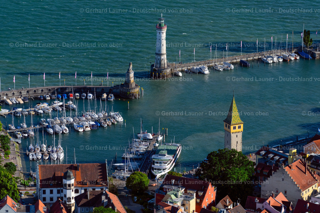 4032706 | LINDAU (BODENSEE) 12.06.2020 Hafeneinfahrt und Yachthafen am Ufer des Bodensee in Lindau am Bodensee im Bundesland Bayern, Deutschland. // Port entrance on the shore of Lake Constance in Lindau am Bodensee in the state Bavaria, Germany. Foto: Gerhard Launer