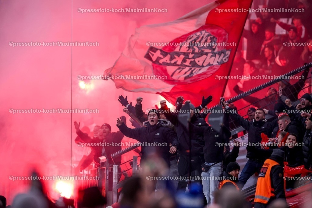 DFB05022502170 | 05.02.2025, Fußball, DFB-Pokal Viertelfinale, Bayer 04 Leverkusen - 1.FC Köln, BayArena, Saison 2024 2025: Ultras im Kölner Gästeblock zünden PyrotechnikDFB regulations prohibit any use of photographs as image sequences and or quasi-video.