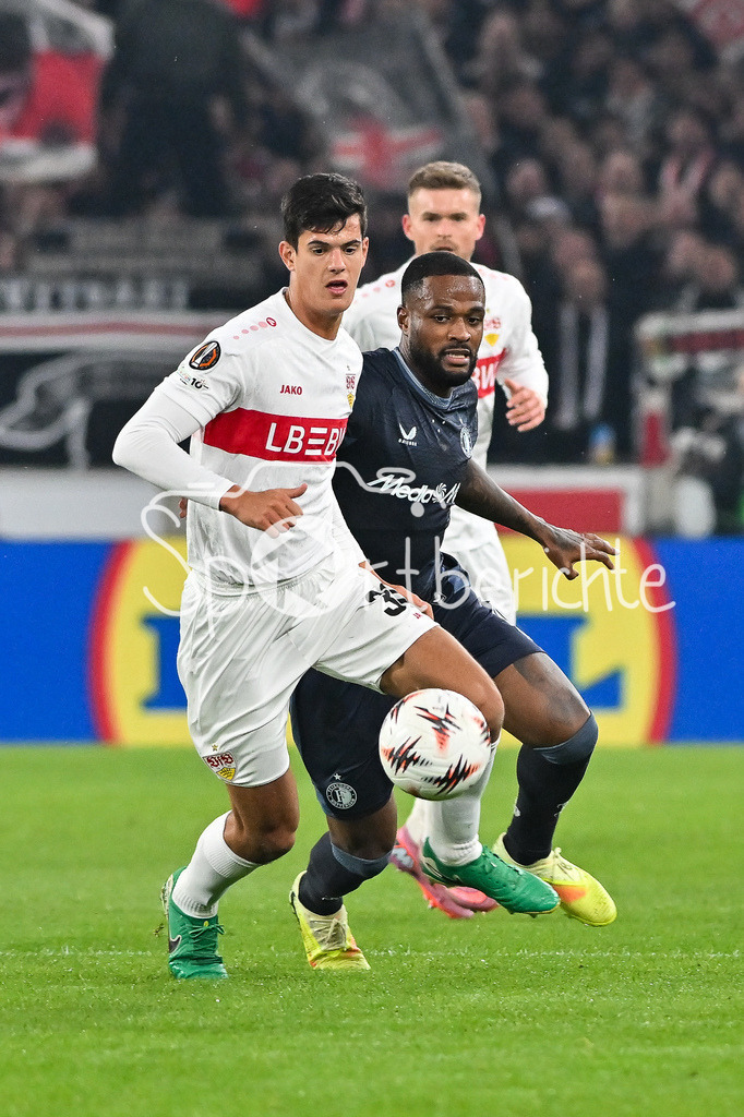 VfB Stuttgart - Feyenoord Rotterdam | STUTTGART, DEUTSCHLAND - 6. NOVEMBER: im Duell Chema ANDRES (VfB Stuttgart 30) und Cyle LARIN (Feyenoord Rotterdam 10) beim Ligaspiel zwischen dem VfB Stuttgart und Feyenoord Rotterdam am 4. Spieltag der Europa League in der MHP-Arena am 06.11.2025