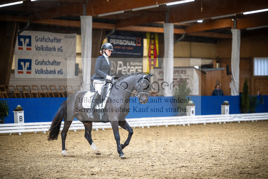 DOS_1673 | Entdecke hochwertige Reitturnierfotos von Foto Oger. Professionell, emotional und authentisch – jetzt Lieblingsmomente im Shop bestellen.Deutschlandweite Turnierfotografie. - Realisiert mit Pictrs.com