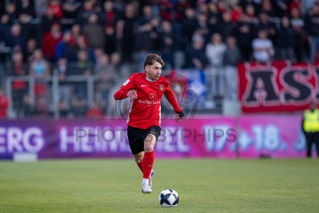 SG Sonnenhof Großaspach vs. SGV Freiberg, Fussball, Regionalliga Suedwest, 30. Spieltag, 22.04.2026 | Elias Rahn (SG Sonnenhof Großaspach, #08),SG Sonnenhof Großaspach vs. SGV Freiberg, Fussball, Regionalliga Suedwest, 30. Spieltag, 22.04.2026