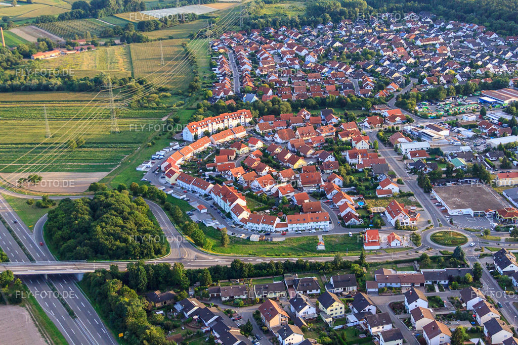 Helmut-Braun-Ring | Luftbild: Helmut-Braun-Ring in Rülzheim im Bundesland Rheinland-Pfalz in Deutschland. Foto: IMG_51463.jpg vom 04.08.2012 durch Werner Riehm/FLY-FOTO.de - Realisiert mit Pictrs.com