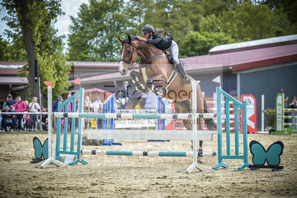 DOS_2525 | Entdecke hochwertige Reitturnierfotos von Foto Oger. Professionell, emotional und authentisch – jetzt Lieblingsmomente im Shop bestellen.Deutschlandweite Turnierfotografie. - Realisiert mit Pictrs.com