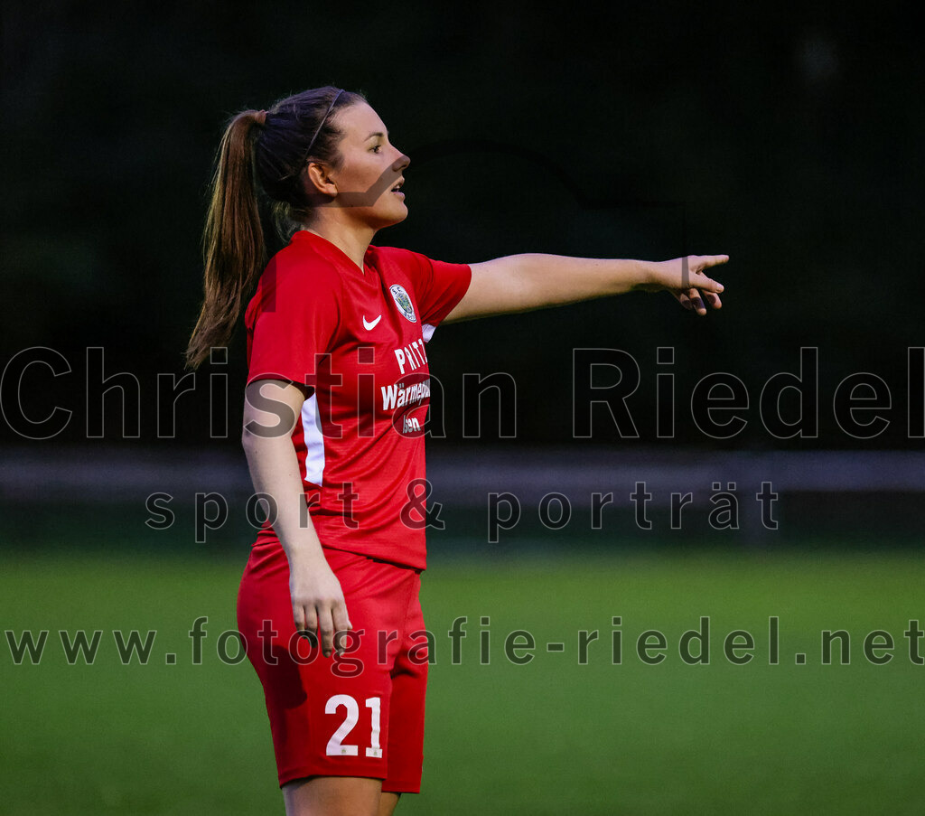 2023-10-21_051_FC_Forstern_gegen_FC_Ezelsdorf | Forstern, Deutschland, 21.10.2023:
Fußball, Frauen Bayernliga 2023 / 2024, 8. Spieltag, FC Forstern gegen FC Ezelsdorf, Endergebnis: 2:1

Vanessa Meingaßner (FC Forstern, #21)

Foto: Christian Riedel / fotografie-riedel.net