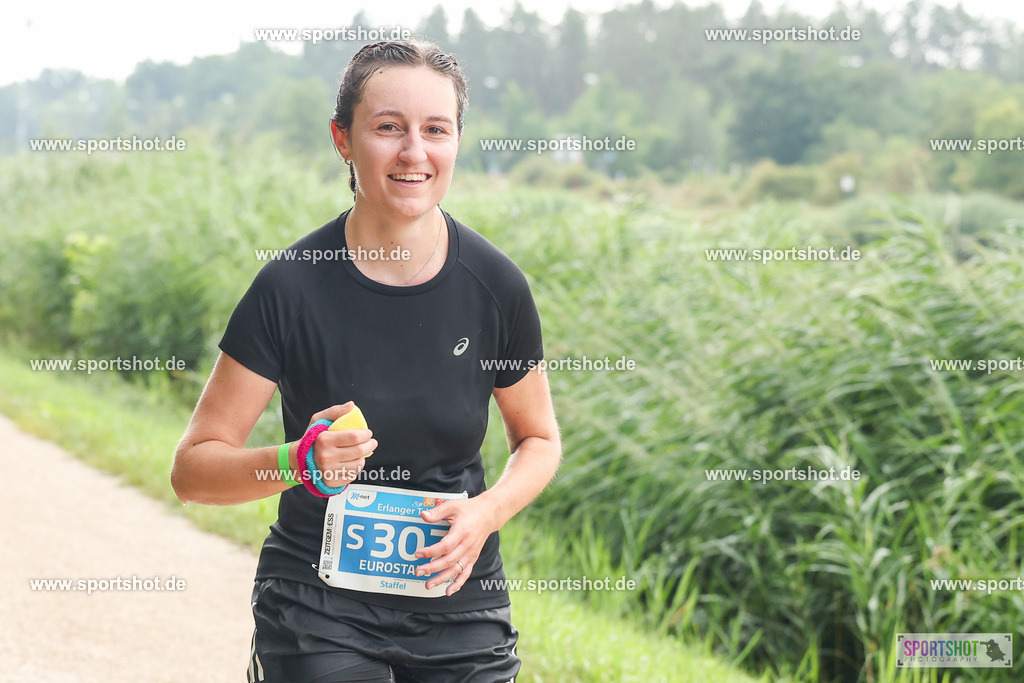 LUR_1638 | 34. M-net Erlanger Triathlon 2025 #erlangertriathlon  #mnettriathlon2025 #mnettriathlon #team #olympischedistanz #mitteldistanz #triathlon #maindonaukanal  #erlangertriathlon2025 #yourpictrs #tv1848 #tv1848erlangen  #triathlonbayern #sportinerlangen #demsportverbunden #sportshot_your_pictrs Copyright: www.sportshot.de
