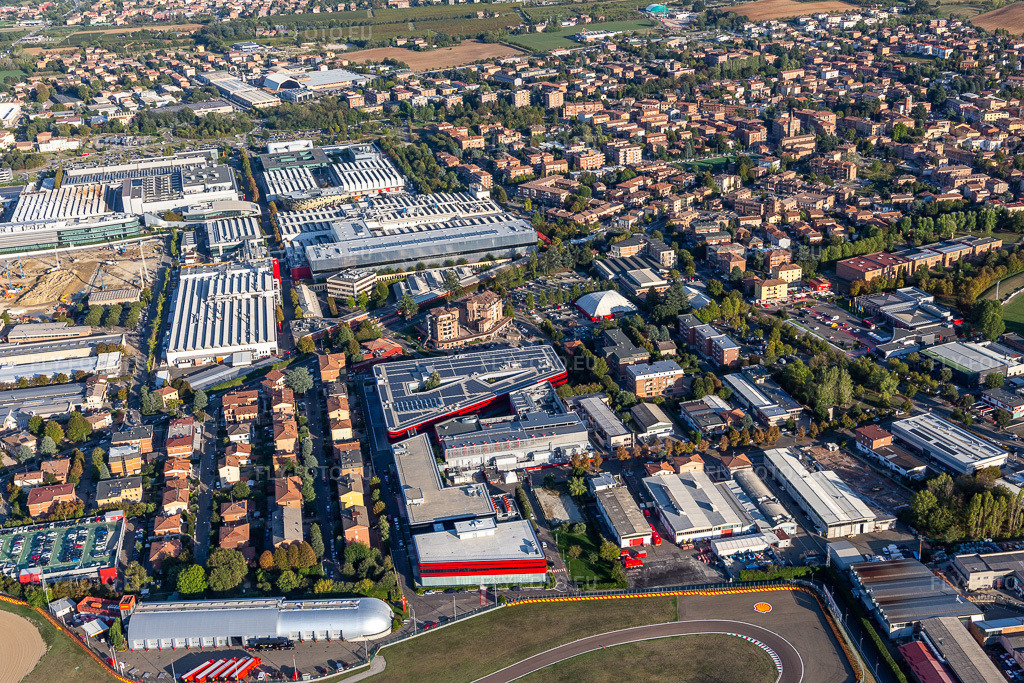 Vue aérienne: Usine Ferrari SPA à Fiorano Modenese dans le département Modena, Italie. Photo: IMG_134596.jpg prise le 19/09/2022 par Werner Riehm/FLY-FOTO.euRésolution de l'original: 5472 x 3648 pxWWW.FERRARI.COM