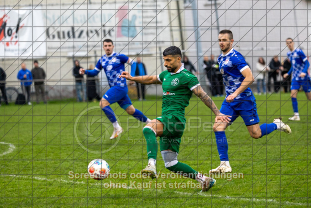 20251116_153818_1070 | #,KSG Eislingen (grün) vs. Croatia 2012 Geislingen (blau), Fussball, Kreisliga A3 - Bezirk Neckar/Fils, 13. Spieltag, Saison 2025/2026, Rasensportplatz KSG, Albstraße 69, 73054 Eislingen, 16.11.2025 - 14:30 Uhr,Foto: PhotoPeet-Sportfotografie/Peter Harich