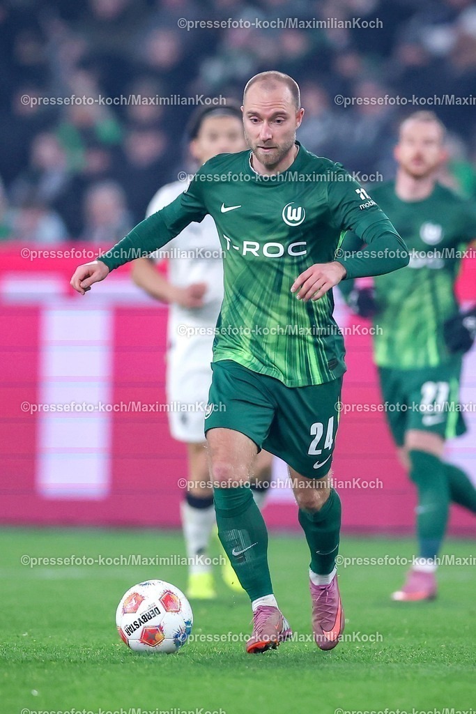 BMG13122502093 | 13.12.2025, Fußball, Borussia Mönchengladbach - VfL Wolfsburg, 1. Fußball Bundesliga, 14.Spieltag, Borussia-Park, Saison 2025 2026: Christian Eriksen&nbsp;(VfL Wolfsburg #24)  DFB regulations prohibit any use of photographs as image sequences and or quasi-video.