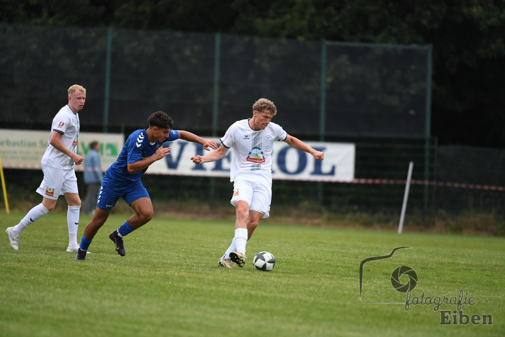 Sport-Duwe Cup | Sport-Duwe Cup Oldenburg; SSV Jeddenloh (weiß)-VFB Oldenburg (blau) am 05.07.2025 in Oldenburg (Sportanlage TuS Eversten), Photo: Philip Eiben 2025 - Realisiert mit Pictrs.com