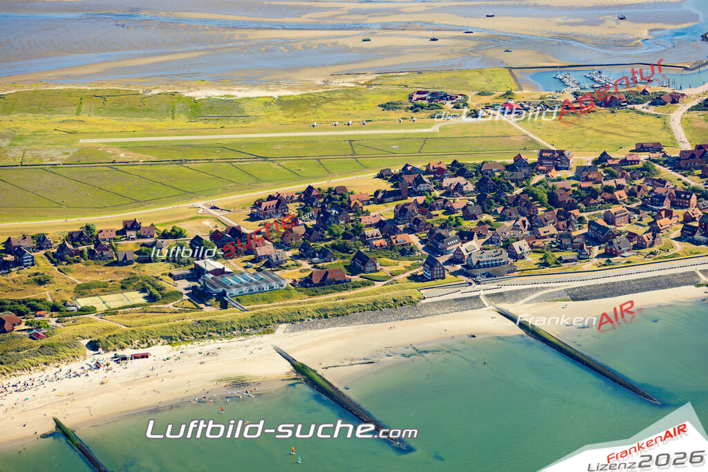 Aktuelles Luftbild von  Baltrum - Die Luftaufnahme wurde 2022 mittels UL-Flugzeug erstellt ( keine Drohne ) - hochauflösende Kamera-Systeme von  Canon -Beste Qualität - Für grossformatige Ausdrucke geeignet. Die Geschenkidee !