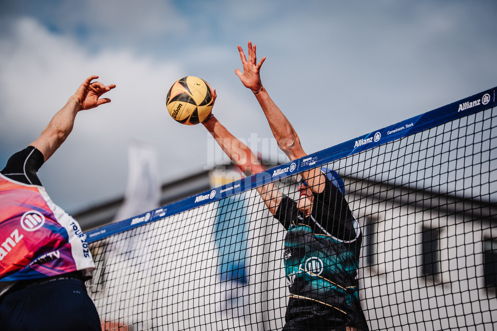 Beachvolleyball | Männer | Allianz German Beach Tour 2025 | Tourstop Berlin | 23.08.2025 | Block von Momme Lorenz