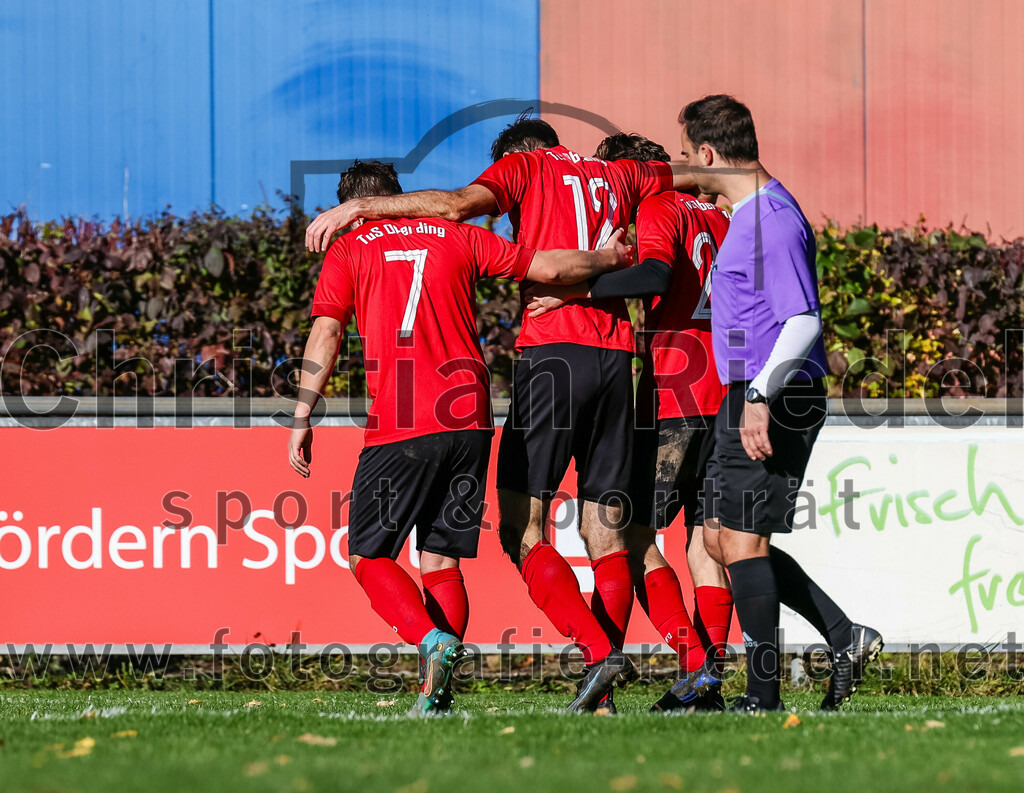 2023-11-05_098_FC_Herzogstadt_gegen_TuS_Oberding | Erding, Deutschland, 05.11.2023:
Fußball, Kreisklasse 2023 / 2024, 14. Spieltag, FC Herzogstadt gegen TuS Oberding, Endergebnis: 4:5

Sebastian Stemmer (TuS Oberding, #7), Markus Weber (TuS Oberding, #12), Bernd Lehmer (TuS Oberding, #2)

Foto: Christian Riedel / fotografie-riedel.net