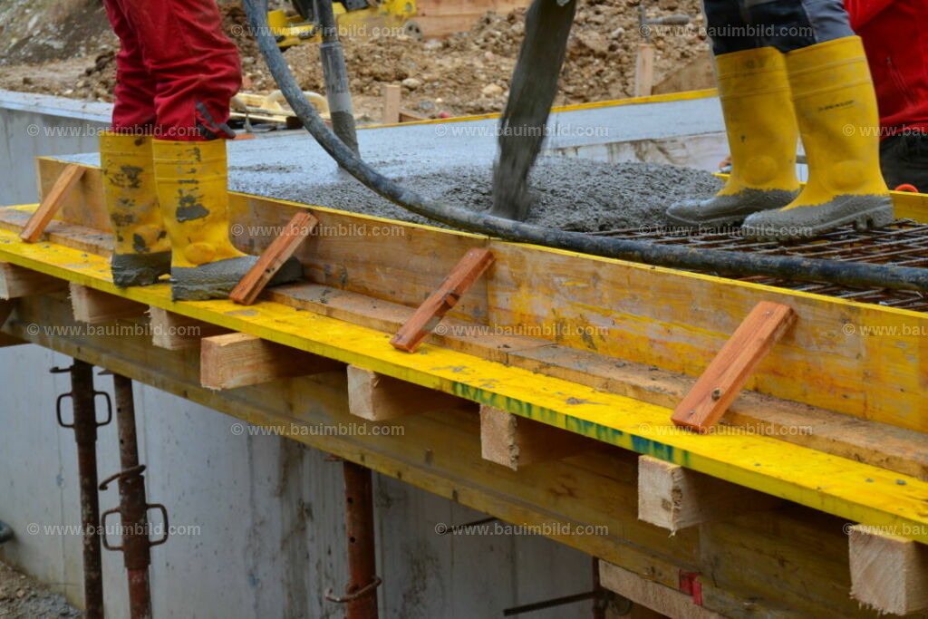 bib-lg04-betonarbeiten-0397 | Nach LV-Leistungsgruppen sortierte Detailfotos über den Bau eines Hauses. Alle Hausbau-Bilder direkt vom Urheber und Autor der Website Haus-Selber-Bauen.com