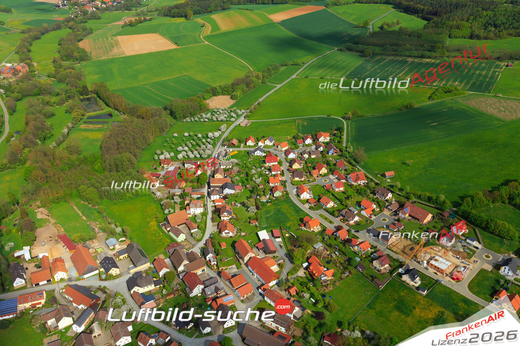 Die Luftaufnahme der Stadt Kasendorf wurde vom UL-Flugzeug heraus erstellt ( keine Drohne )- hohe Auflösung für beste Qualität