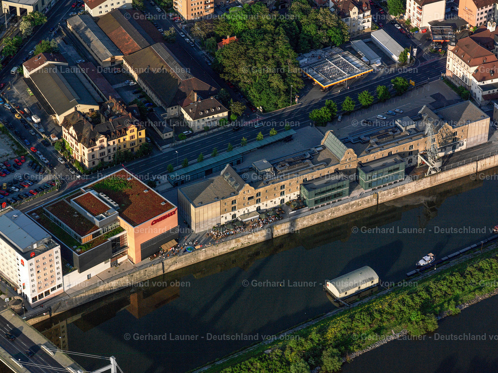 7000466 | Der Kulturspeicher ist ein ehemaliger Getreidespeicher am Alten Hafen der Stadt Würzburg. Das Gebäude wurde in den Jahren 1996 bis 2002 zu einem Kulturzentrum umgebaut