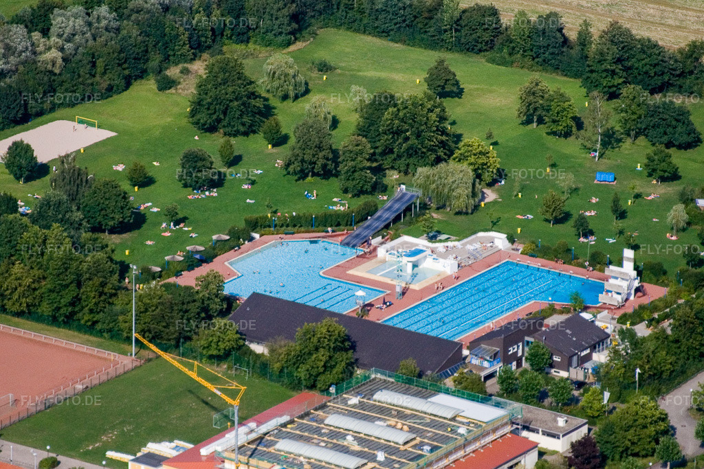 Luftbild: Queichtal-Freibad in Offenbach an der Queich im Bundesland Rheinland-Pfalz in Deutschland. Foto: IMG_12581.jpg vom 17.08.2008 durch Werner Riehm/FLY-FOTO.de