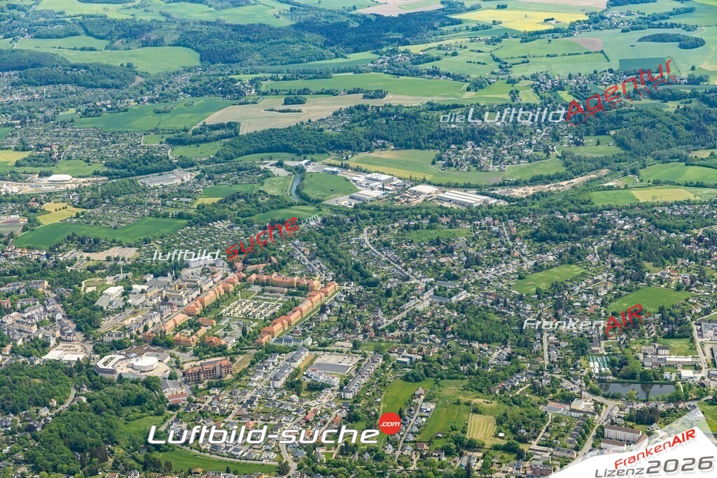 Die Luftaufnahme Stadtgebiet-West - Plauen wurde 2022 vom Flugzeug aus (keine Drohne) erstellt. Hohe Auflösung -für große Poster und Wandbilder geeignet - Garantiert!