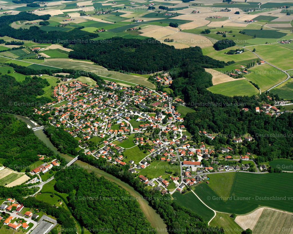 2600828 | WALD A.D.ALZ 09.06.2006 Stadtansicht des Innenstadtbereiches  in Wald a.d.Alz im Bundesland Bayern, Deutschland // City view on down town  in Wald a.d.Alz in the state Bavaria, Germany Foto: Gerhard Launer