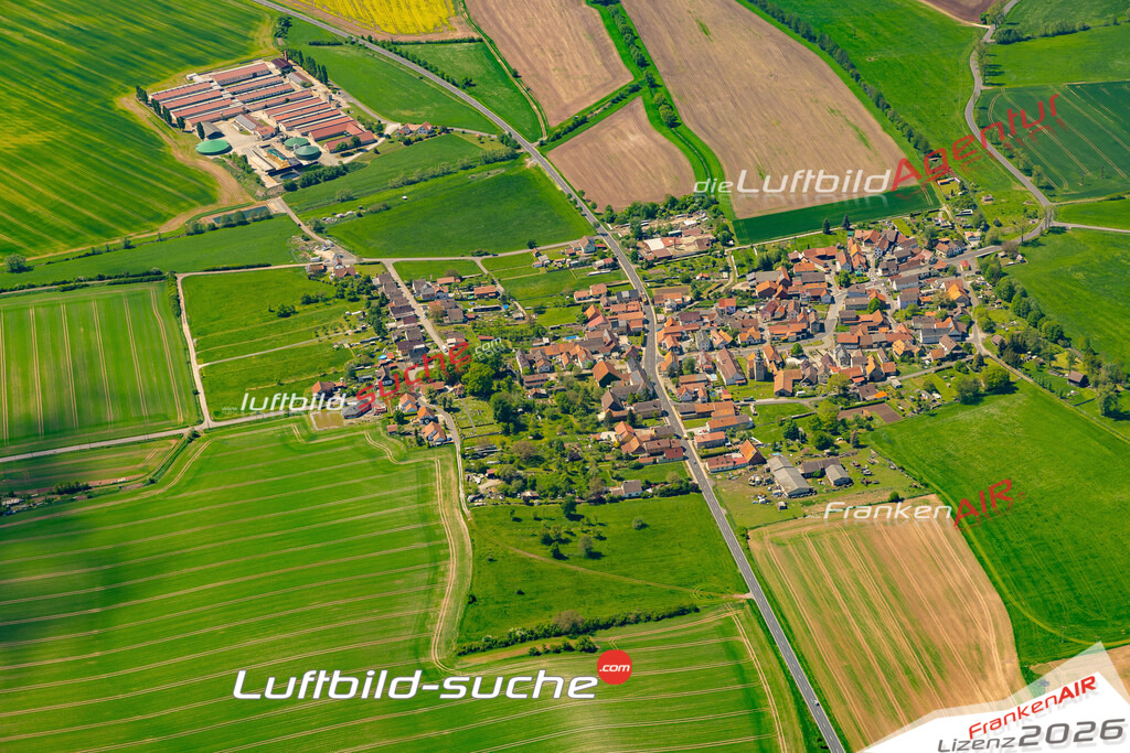 Die Luftaufnahme Gleicherwiesen - Römhild wurde 2022 vom Flugzeug aus (keine Drohne) erstellt. Hohe Auflösung -für große Poster und Wandbilder geeignet - Garantiert!