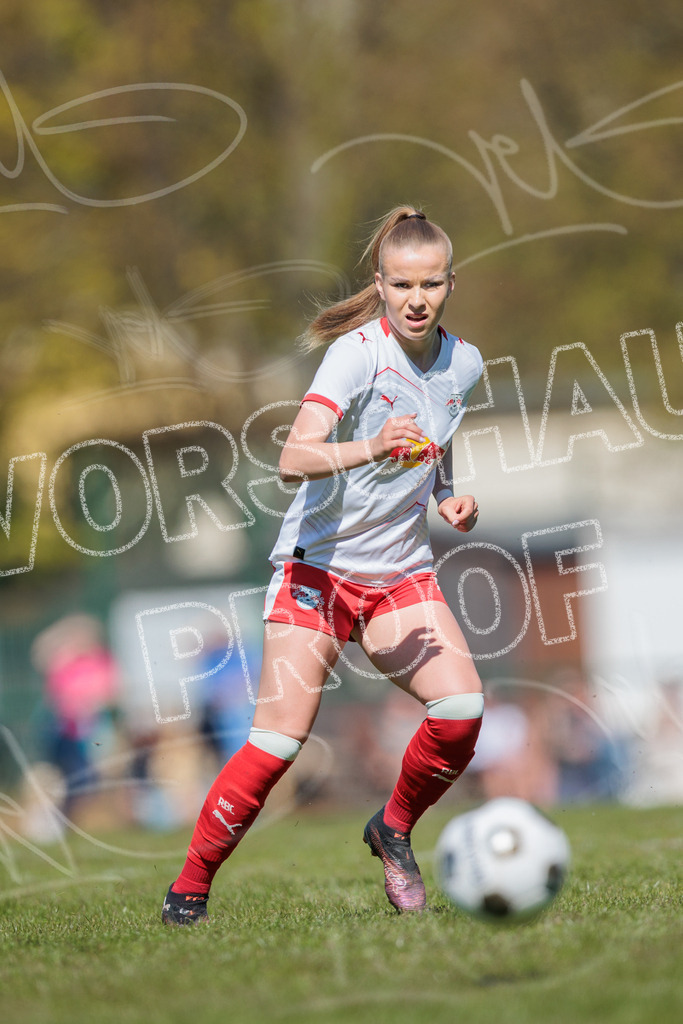 Gipfeltreffen der Frauen: Finale um den Sachsenlotto Landespokal 2026 | Am 1. Mai 2026 trafen im Endspiel des Sachsenlotto Landespokals die Frauen des Chemnitzer FC und die zweite Mannschaft von RasenBallsport Leipzig aufeinander. Vor stimmungsvoller Kulisse kämpften beide Teams ab 15:00 Uhr um die begehrte Trophäe des sächsischen Fußballs. Diese Galerie zeigt die Highlights, packende Zweikämpfe und die emotionalsten Momente des Finaltags. - Realisiert mit Pictrs.com