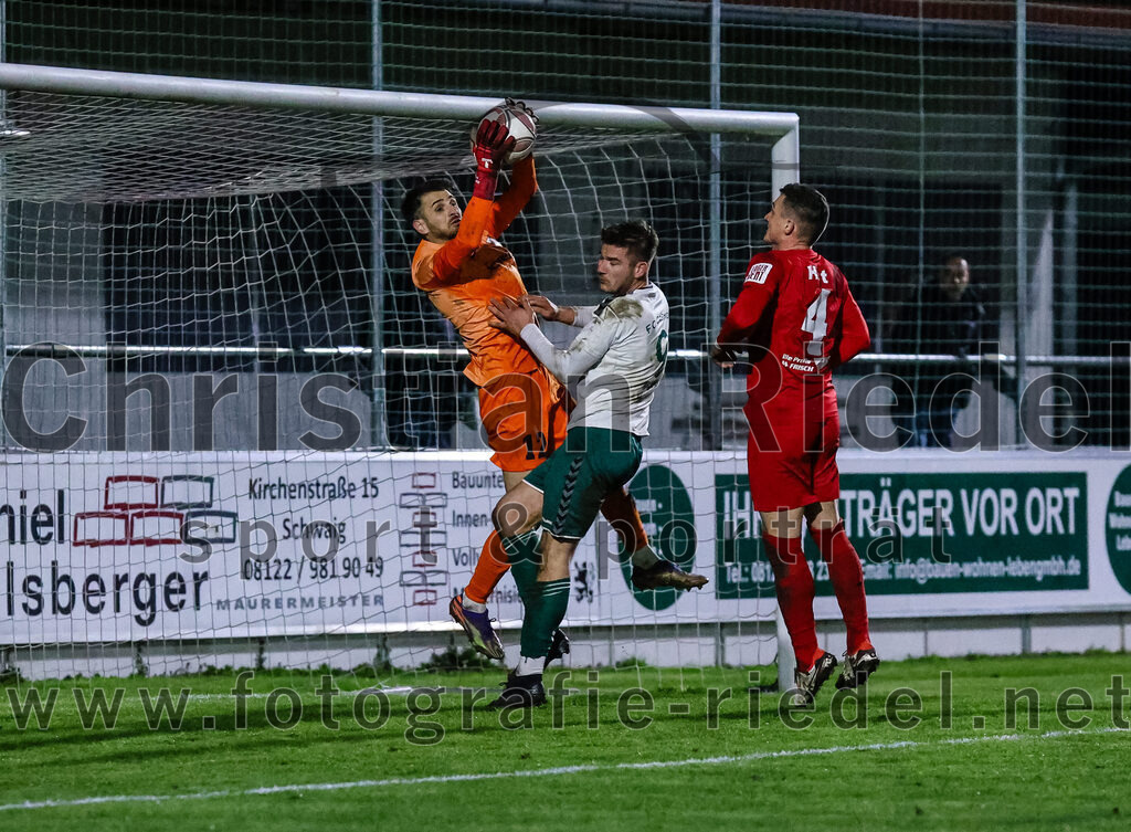 2024-03-28_114_FC_Schwaig_gegen_VfB_Forstinning | Oberding, Deutschland, 28.03.2024:
Fußball, Landesliga Südost 2023 / 2024, 27. Spieltag, FC Schwaig gegen VfB Forstinning, Endergebnis: 2:1

Dominik Damjanovic (VfB Forstinning, #12), Raffael Ascher (FC Schwaig, #9), Mathias Hirt (VfB Forstinning, #4)

Foto: Christian Riedel / fotografie-riedel.net