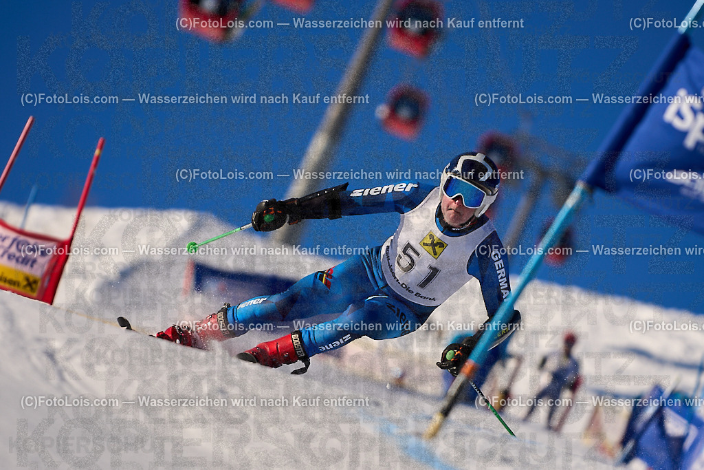 ALP2760_MASTERS-Cup_GS-B Herrn_Hartstein Klaus | (C)FotoLois.com, Alois Spandl. FIS Masters-Cup Wildschönau, Giant Slalom auf der Piste Schatzberg GS, Siegerehrung auf dem Dorfplatz Niederau, Sa 13. Januar 2024.