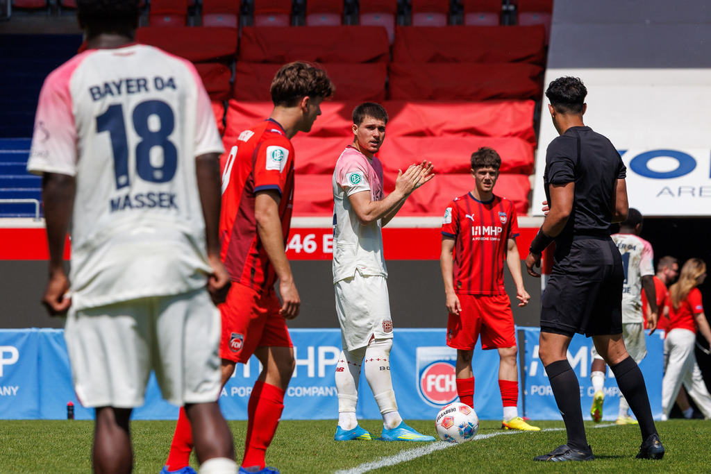 20260503-U19_FCH-LEV_157 | 1.FC Heidenheim 1846 vs. Bayer 04 Leverkusen, Fußball, U19, A-Junioren, NWL, U19-DFB-Nachwuchsliga, 2025/2026, Achtelfinale, 03.05.2026 in Heidenheim, Voith Arena(Foto: Michael Bulling) - Realisiert mit Pictrs.com
