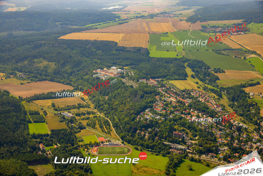 Stadt Bad Berka von Oben- Die Luftaufnahme wurde 2025 vom UL-Flugzeug heraus erstellt ( keine Drohnenaufnahme ) - Hochauflösende Luftaufnahme - für Wandbilder und großformatige Ausdrucke geeignet. Das besondere Geschenk!Hier alle&nbsp;Infos zur Lizenzierung der LuftaufnahmeWir fliegen auch dieses Jahr wieder in Ihre Region um Luftbilder zu erstellen.- Luftbild anfragen