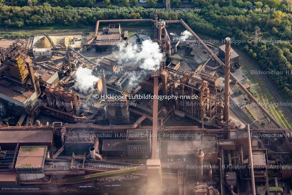Luftbild Duisburg Thyssenkrupp-6698 | Technische Anlagen und TKSE Hochofenbetrieb im Industriegebiet der " thyssenkrupp Steel Europe AG " im Ortsteil Bruckhausen in Duisburg im Ruhrgebiet im Bundesland Nordrhein-Westfalen, Deutschland. - Realisiert mit Pictrs.com