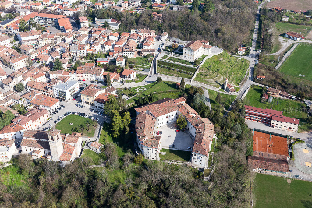 Aerial view: Palazzo della Magnifica Thadea in Spilimbergo in the state Pordenone, Italy.Photo: IMG_105772.jpg taken on 04/08/2018 by Werner Riehm/FLY-FOTO.comResolution of the original: 5472 x 3648 px