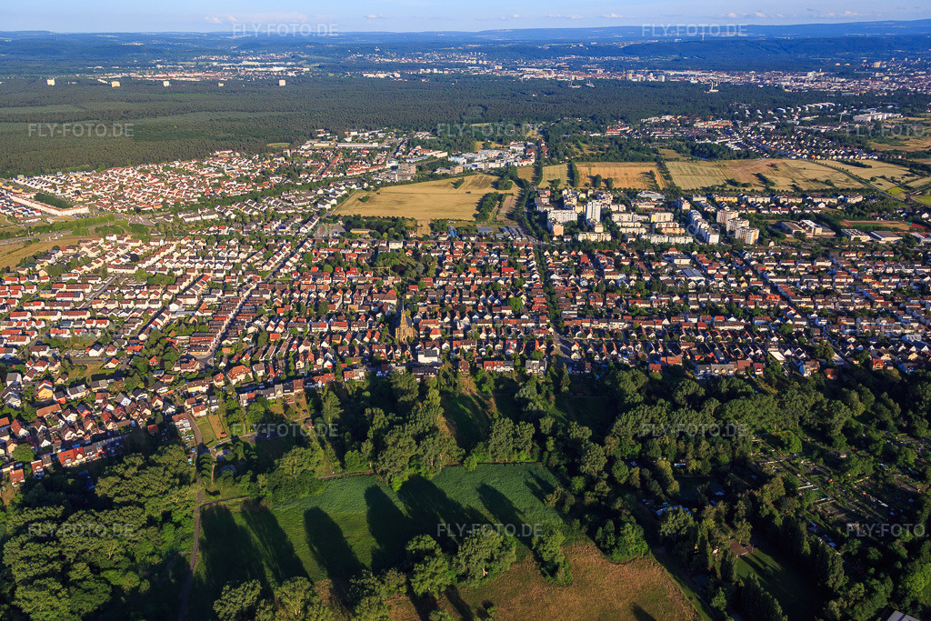 Luftbild: Ortsansicht aus Westen im Ortsteil Neureut in Karlsruhe im Bundesland Baden-Württemberg in Deutschland. Foto: IMG_080804.jpg vom 13.06.2015 durch Werner Riehm/FLY-FOTO.de