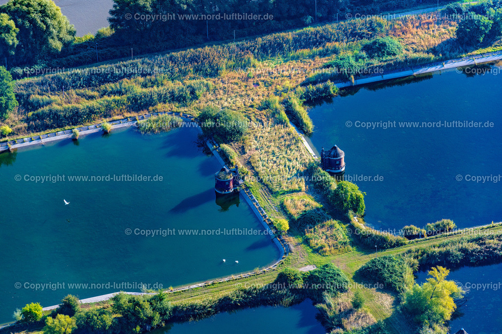 Hamburg_Kaltehofe_Elbinsel_ELS_1859220922 | HAMBURG 22.09.2022 Industrie- Denkmal der stillgelegten technischen Anlagen und Produktionshallen des Geländes der "Wasserkunst Elbinsel Kaltehofe" an derk Billwerder Bucht an der Straße Kaltehofe-Hauptdeich in Hamburg, Deutschland. Weiterführende Informationen bei: HPA Hamburg Port Authority,  Stiftung Wasserkunst Elbinsel Kaltehofe. // Industrial monument of the technical plants and production halls of the premises of "Wasserkunst Elbinsel Kaltehofe" at the barrage Billwerder Bucht on street Kaltehofe-Hauptdeich in Hamburg, Germany. Further information at: HPA Hamburg Port Authority,  Stiftung Wasserkunst Elbinsel Kaltehofe. Foto: Martin Elsen